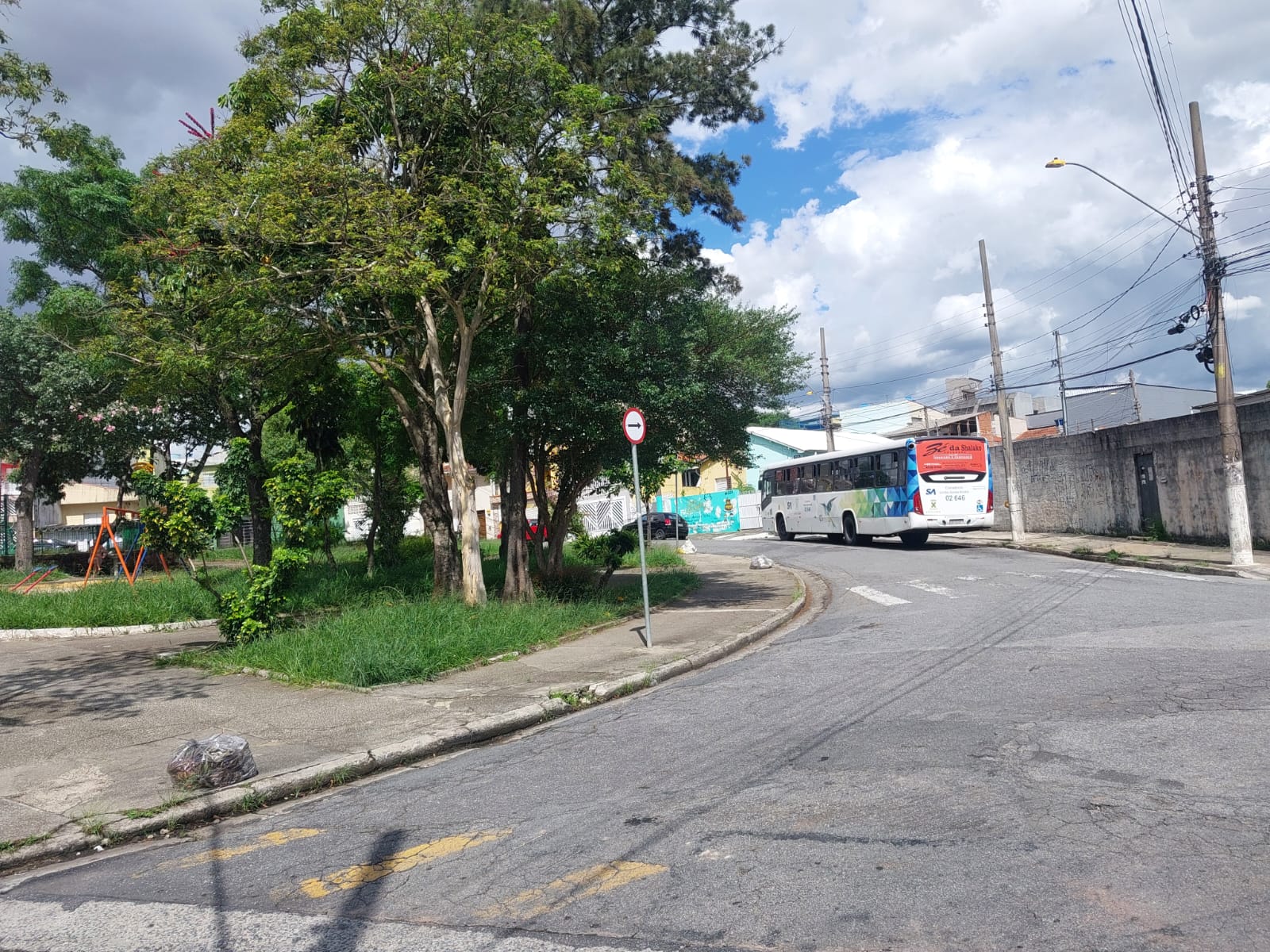 SOBRADÃO na Rua Afonsina VILA PALMARES  Próximo ao  Rudge Ramos 